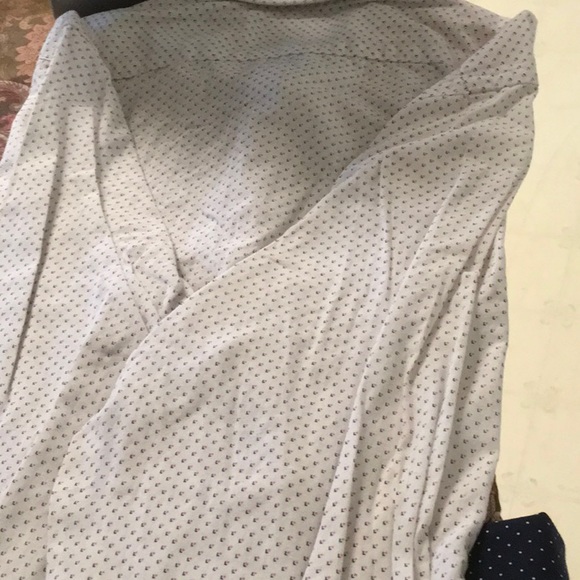 Men two shirt bundle 1 Akademiks 1 H&M both long sleeve slim fit both Me… - Picture 7 of 9